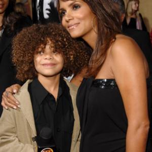 Halle Berry and Micah Berry at event of Things We Lost in the Fire 2007