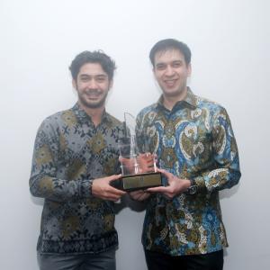 another award for Habibie Ainun