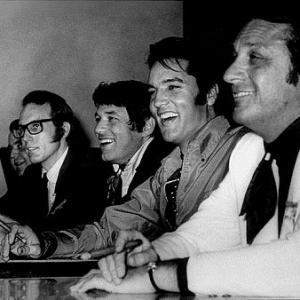 Elvis Presely Bones Howe director Steve Binder producer and Bob Finkel producer at a press conference 1968