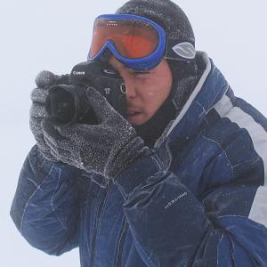 Mike Theiss on the summit of Mt Washington in extreme blizzard conditions