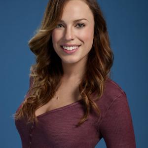 Still of Jessica McNamee in Sirens (2014)