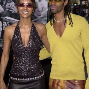 Halle Berry and Eric Bent at event of Swordfish 2001