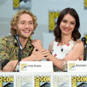 Toby Regbo and Adelaide Kane at event of Reign (2013)