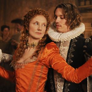 Still of Joely Richardson and Jamie Campbell Bower in Anonimas 2011