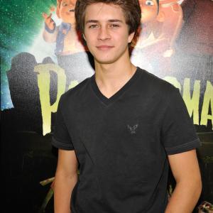 Billy Unger at event of Paranormanas 2012