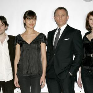 Mathieu Amalric, Daniel Craig, Olga Kurylenko and Gemma Arterton at event of Paguodos kvantas (2008)