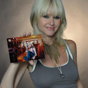 Jazz Saxophonist Mindi Abair holding her 3D Autograph Card done by Meredith Day Dreamland3Dcom