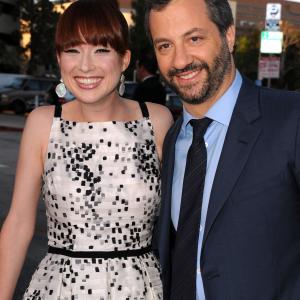 Judd Apatow and Ellie Kemper at event of Sunokusios pamerges (2011)