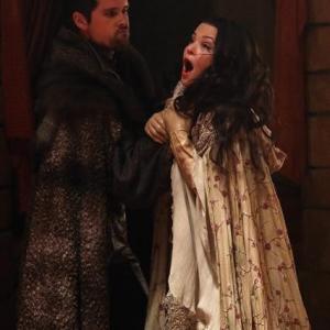 Still of Ginnifer Goodwin and Benjamin Hollingsworth in Once Upon a Time 2011