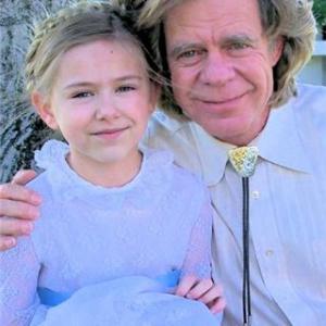 Madison Meyer(Mindy) and William H. Macy(Ray), on set of Dirty Girl