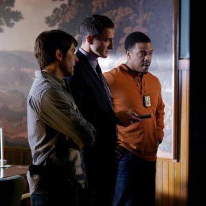 Still of David Giuntoli and Sasha Roiz in Grimm 2011