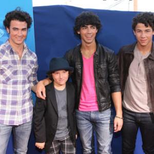 Kevin Jonas Joe Jonas Nick Jonas and Frankie Jonas at event of Gake no ue no Ponyo 2008