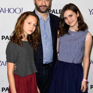 Judd Apatow, Maude Apatow and Iris Apatow at event of Girls (2012)