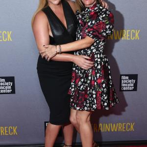 Leslie Mann and Amy Schumer at event of Be stabdziu 2015