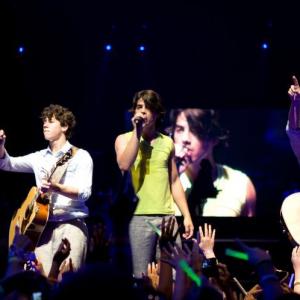 Still of The Jonas Brothers Kevin Jonas Joe Jonas and Nick Jonas in Jonas Brothers koncertas trimateje erdveje 2009