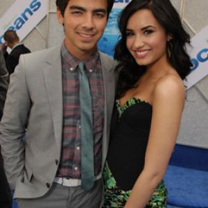 Demi Lovato and Joe Jonas at event of Océans (2009)