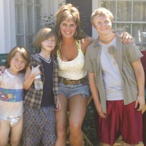 Gibson Bobby Sjobeck Parker Bolek Brooke Shields and David Chandler on the set of The Middle The Hose