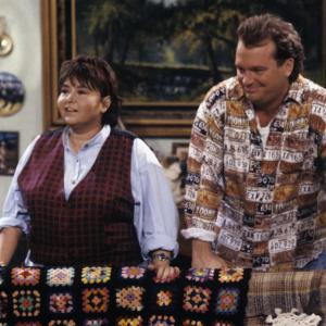 Still of Tom Arnold and Roseanne Barr in Roseanne 1988