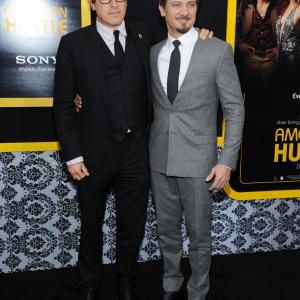 Jeremy Renner and David O Russell at event of Amerikietiska afera 2013