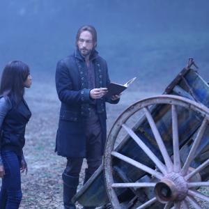 Still of Tom Mison and Nicole Beharie in Sleepy Hollow 2013