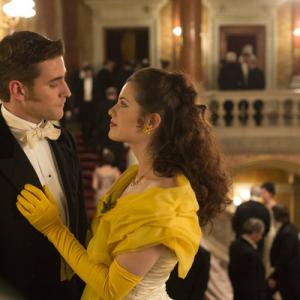 Still of Jessica De Gouw and Oliver Jackson-Cohen in Dracula (2013)