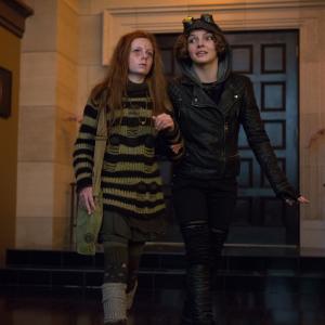 Still of Clare Foley and Camren Bicondova in Gotham (2014)