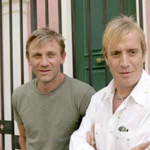 Daniel Craig and Rhys Ifans at event of Enduring Love 2004