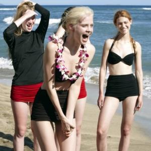 Still of Nicole Arianna Fox and Erin Wagner in Americas Next Top Model 2003
