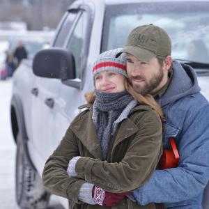 Still of Ryan Reynolds and Mireille Enos in The Captive 2014