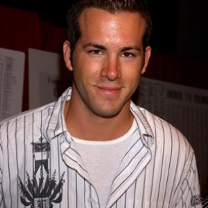 Ryan Reynolds at event of PunchDrunk Love 2002
