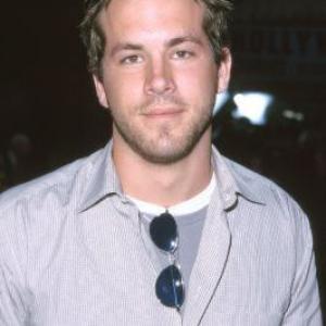 Ryan Reynolds at event of Battlefield Earth (2000)