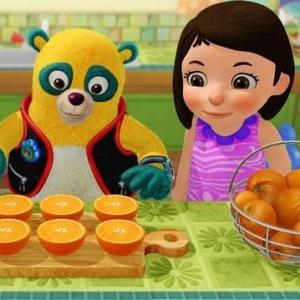 Special Agent Oso episode Dr. Juice still of Oso and Zoe