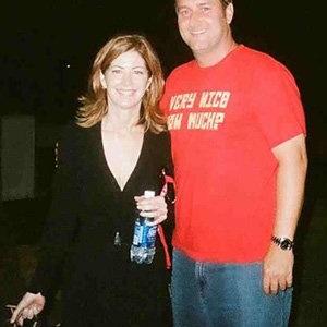 Tim Crockett and Dana Delany stroll down the streets in New York City