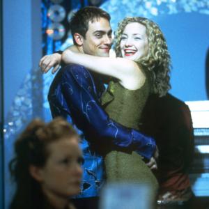 Still of Kate Hudson and Stuart Townsend in About Adam 2000