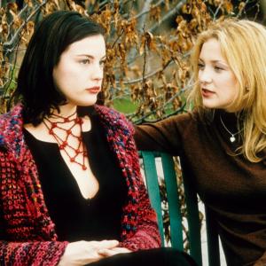 Still of Liv Tyler and Kate Hudson in Dr T and the Women 2000