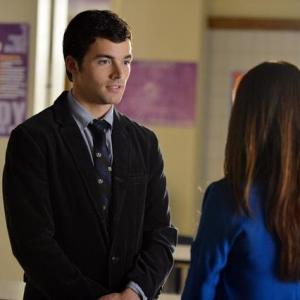 Still of Holly Marie Combs and Ian Harding in Jaunosios melages (2010)