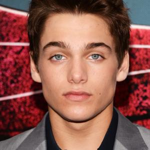 Dylan Sprayberry at event of Zmogus is plieno (2013)