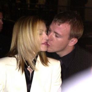 Madonna and Guy Ritchie at event of Snatch 2000