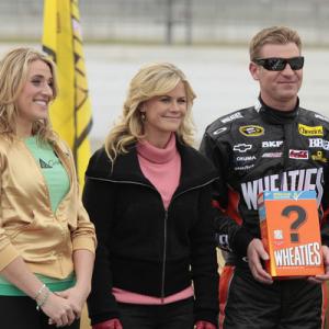 Still of Alison Sweeney, Clint Bowyer and Tara Costa in The Biggest Loser (2004)