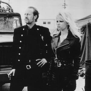 Still of Pamela Anderson and Xander Berkeley in Barb Wire (1996)
