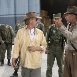Still of Harrison Ford Steven Spielberg and Pasha D Lychnikoff in Indiana Dzounsas ir kristolo kaukoles karalyste 2008