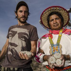 Hernn Vilchez  Jos Luis Ramrez Shooting Huicholes The Last Peyote Guardians