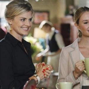 Happy Endings- Still of Eliza Coupe and Caitlin Thompson