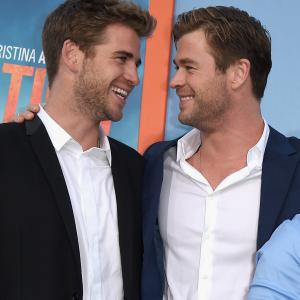 Chris Hemsworth and Liam Hemsworth at event of Kvaisu atostogos (2015)
