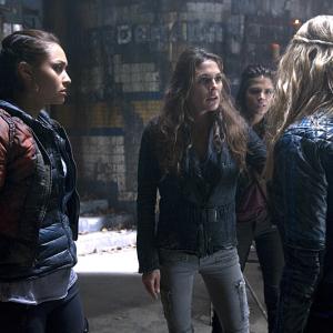 Still of Paige Turco, Eliza Taylor, Marie Avgeropoulos, Thomas McDonell and Lindsey Morgan in The 100 (2014)