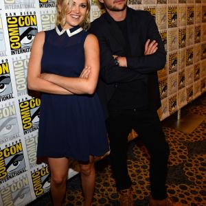 Eliza Taylor and Thomas McDonell at event of The 100 2014