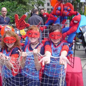 Brianna Florian with her sisters on the set of SpiderMan 3
