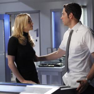 Still of Zachary Levi and Yvonne Strahovski in Cakas 2007