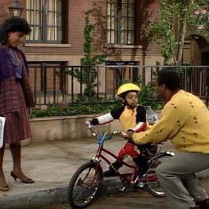 Still of Bill Cosby Phylicia Rashad and RavenSymon in The Cosby Show 1984