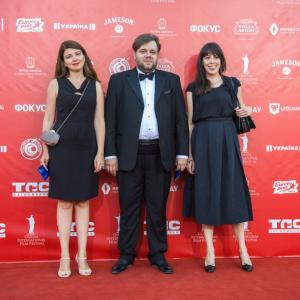 Miroslav Slaboshpitsky, Elena Slaboshpytskiy, Anna Katchko at the red carpet of Odessa IFF 2015